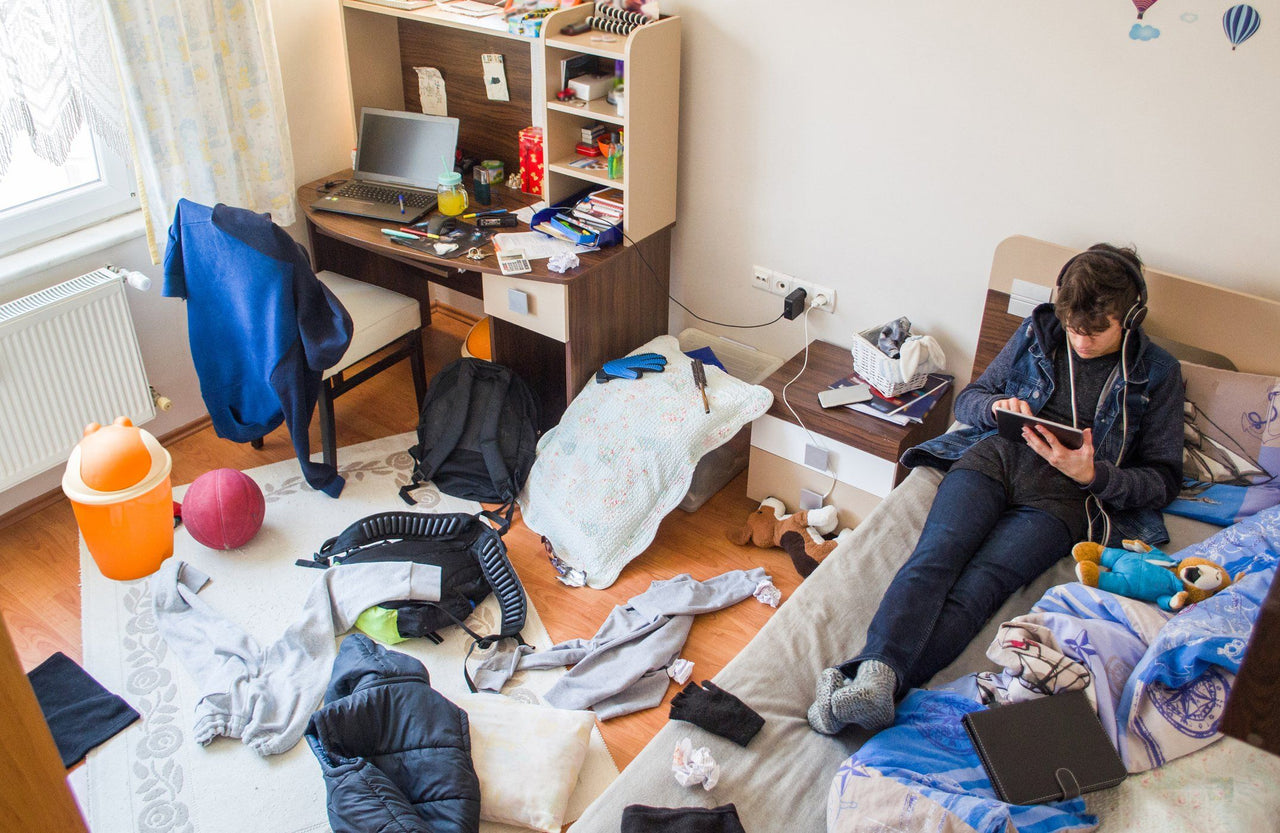 messy teen bedroom