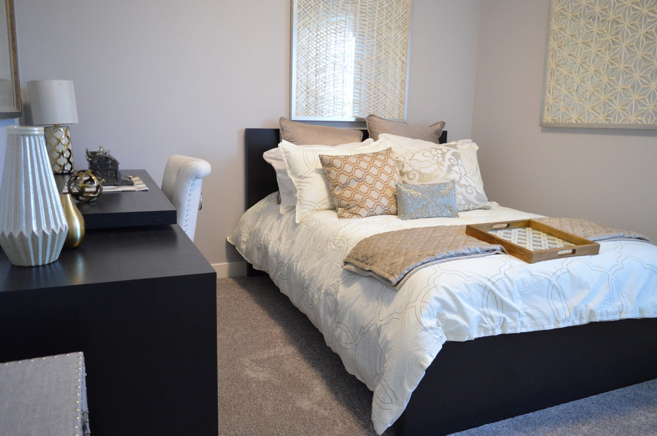 10 Cozy Bed Essentials