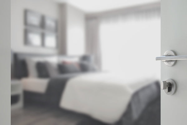 Sleeping well when you're away from home in a hotel bed