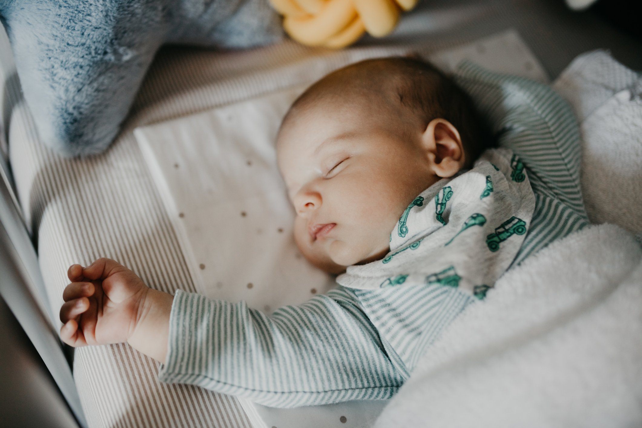 https://www.nestbedding.com/cdn/shop/articles/baby_sleeping_in_crib_636948d3-ce1b-400b-915f-4b9836e300ee_2121x.jpg?v=1574245311