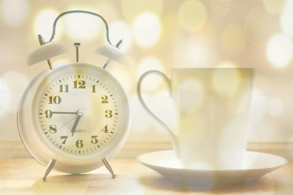 Should You Get Up Early or Sleep In During Winter Holidays?