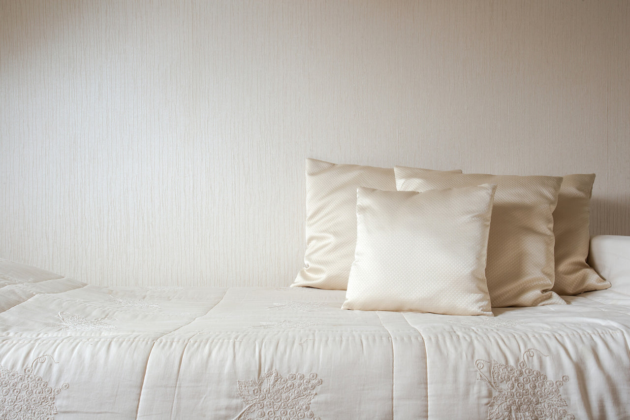Purchasing Silk Comforters for Fall Sleeping
